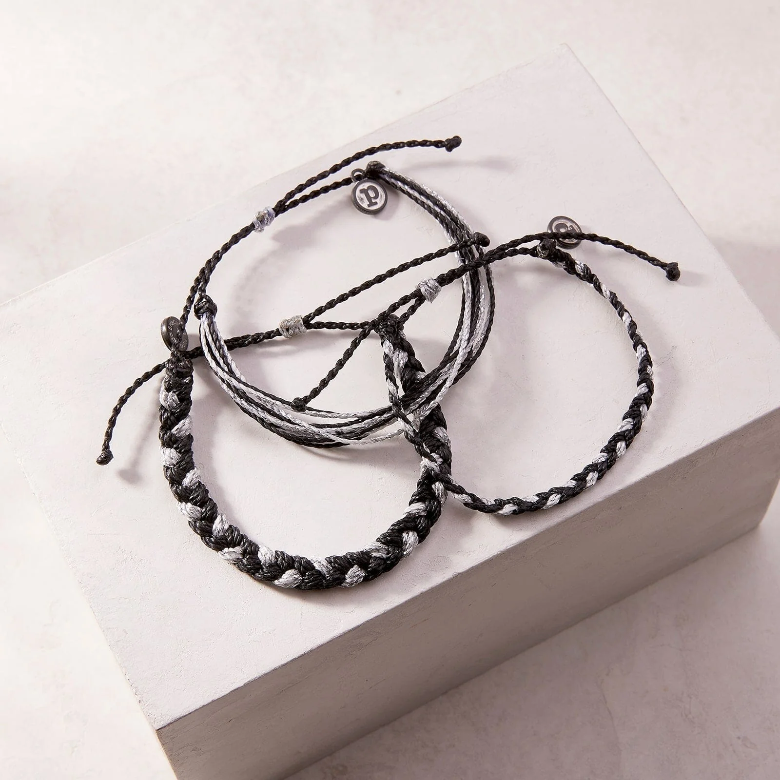 1323-black-silver-collection-4.webp Black & Silver Collection