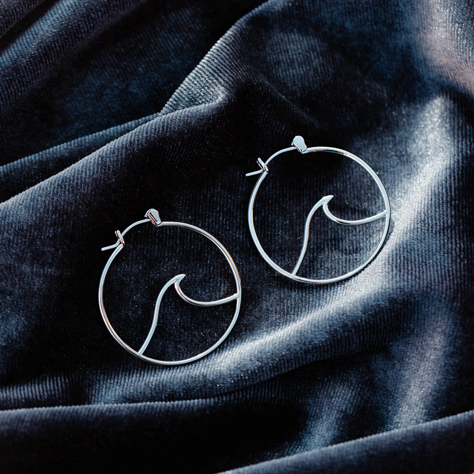 1690-large-wave-hoop-earrings-3.webp Large Wave Hoop Earrings