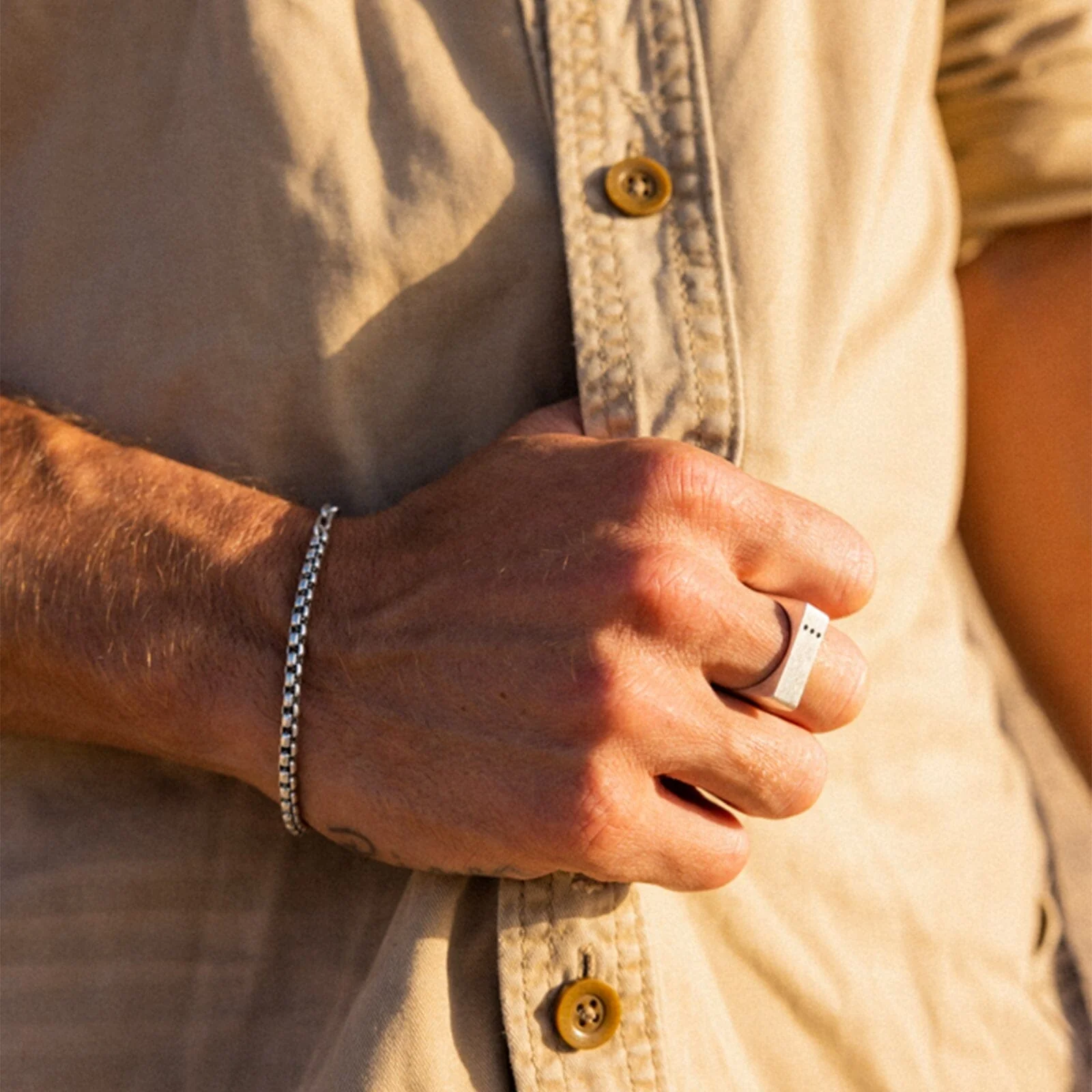 2010-men-s-carabiner-clasp-chain-bracelet-5.webp Men's Carabiner Clasp Chain Bracelet