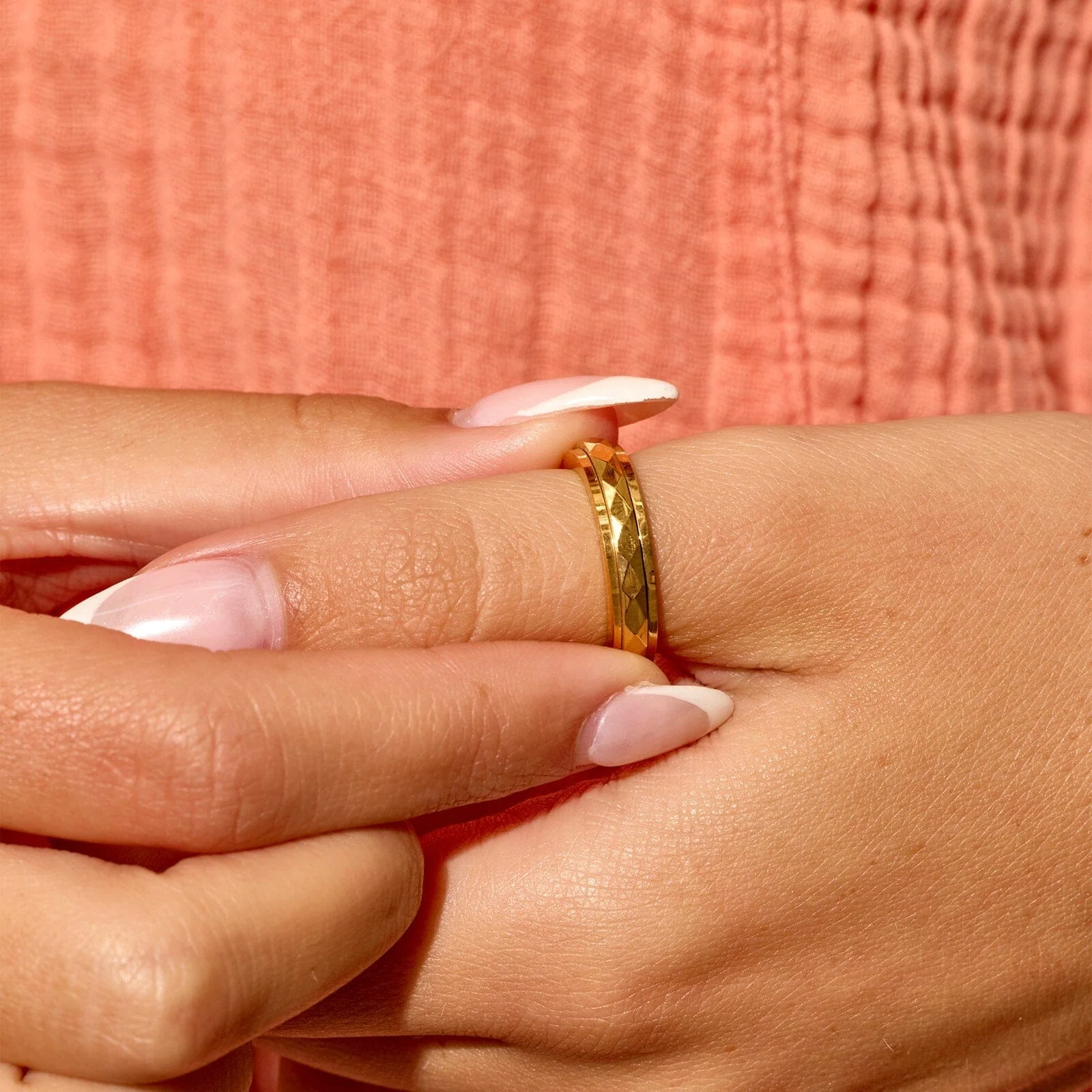 2014-diamond-cut-fidget-ring-2.webp Diamond Cut Fidget Ring