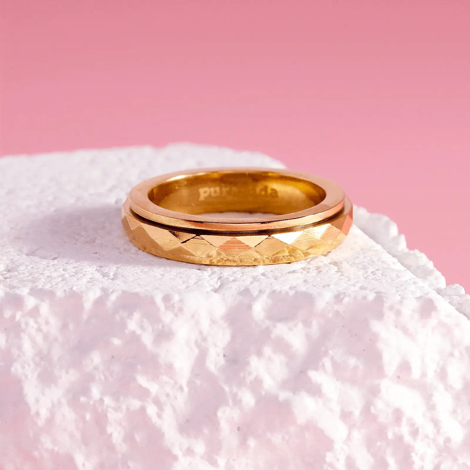 2014-diamond-cut-fidget-ring-4.webp Diamond Cut Fidget Ring