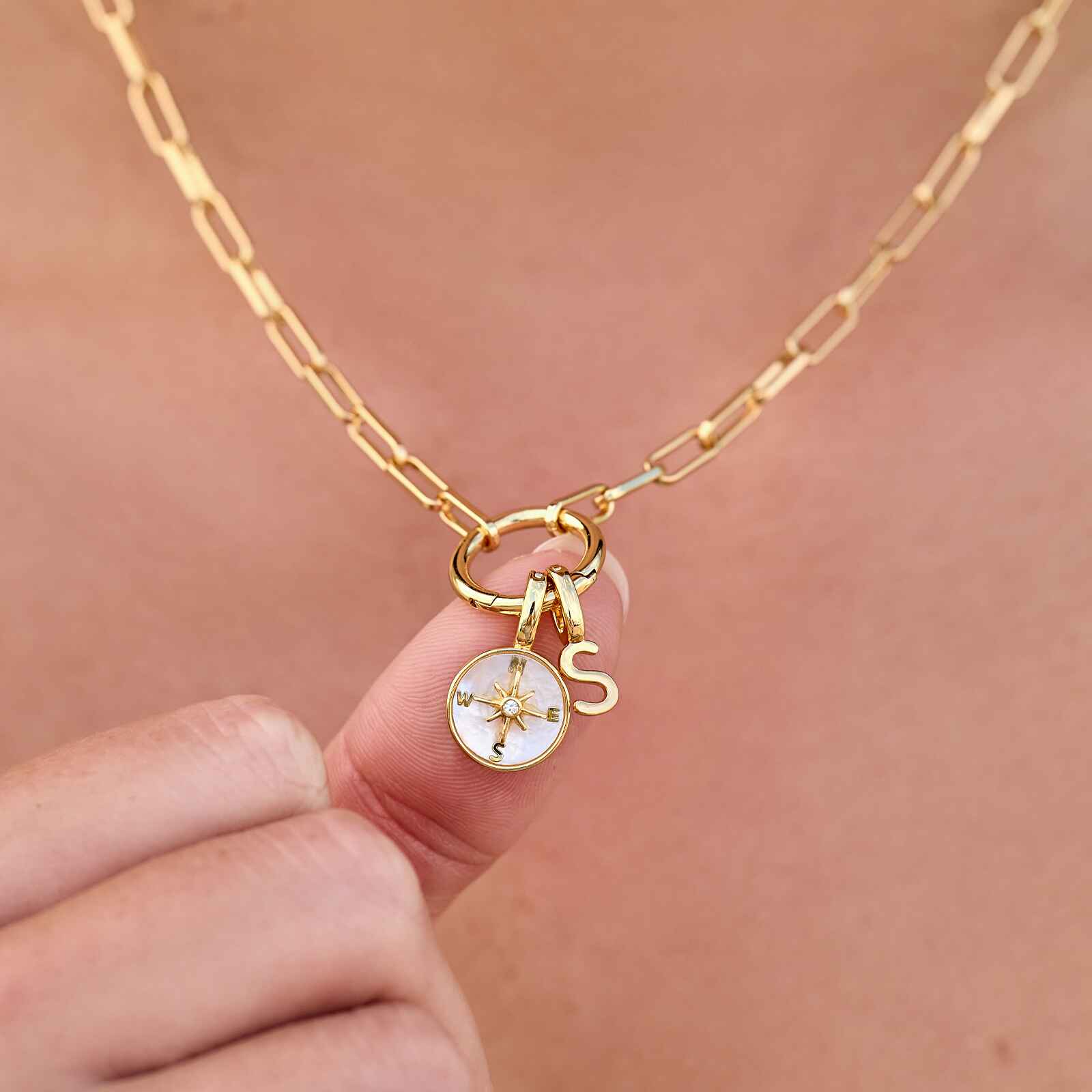 337-harper-round-charm-chain-necklace-3.jpg Harper Round Charm Chain Necklace