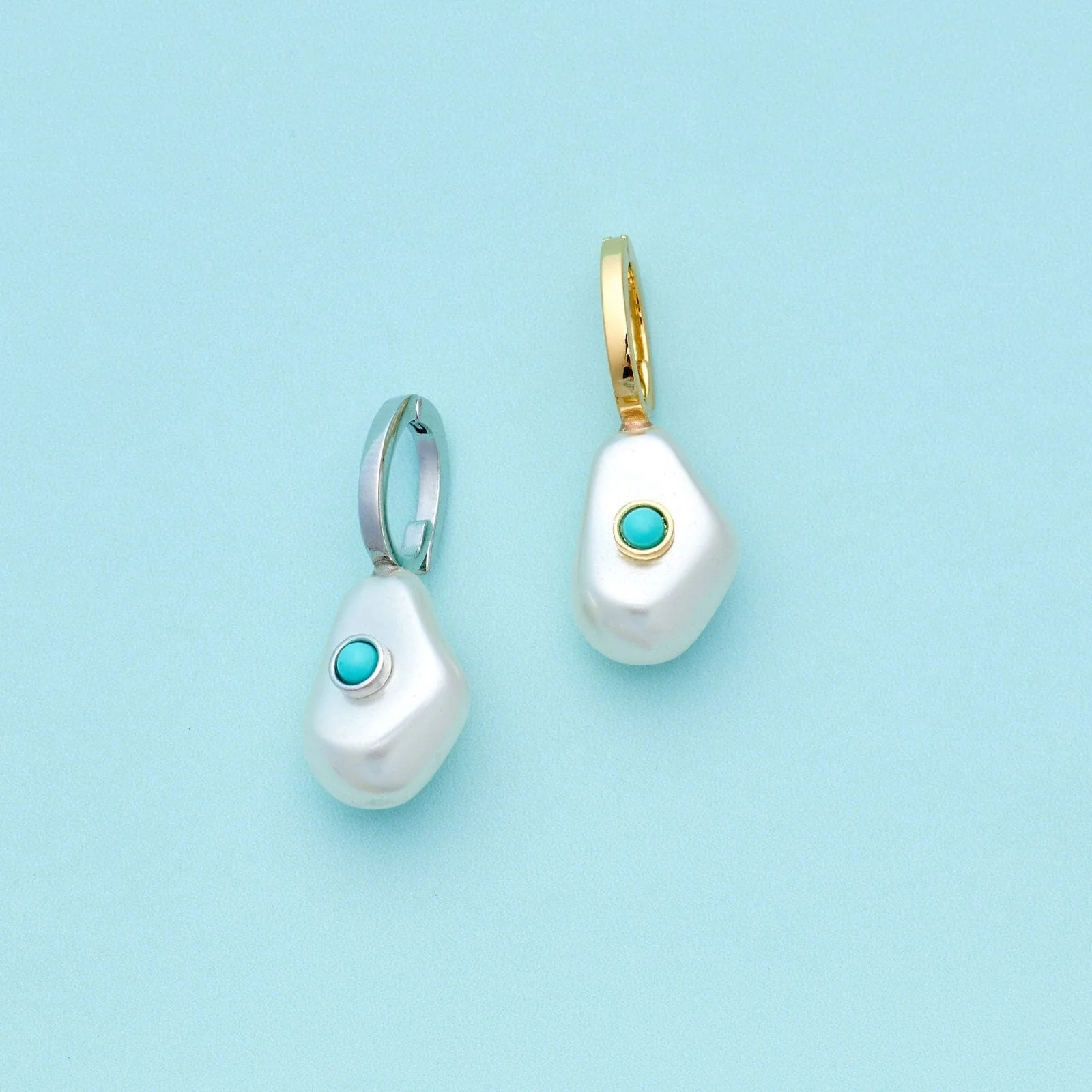 526-harper-statement-pearl-charm-8.webp Harper Statement Pearl Charm