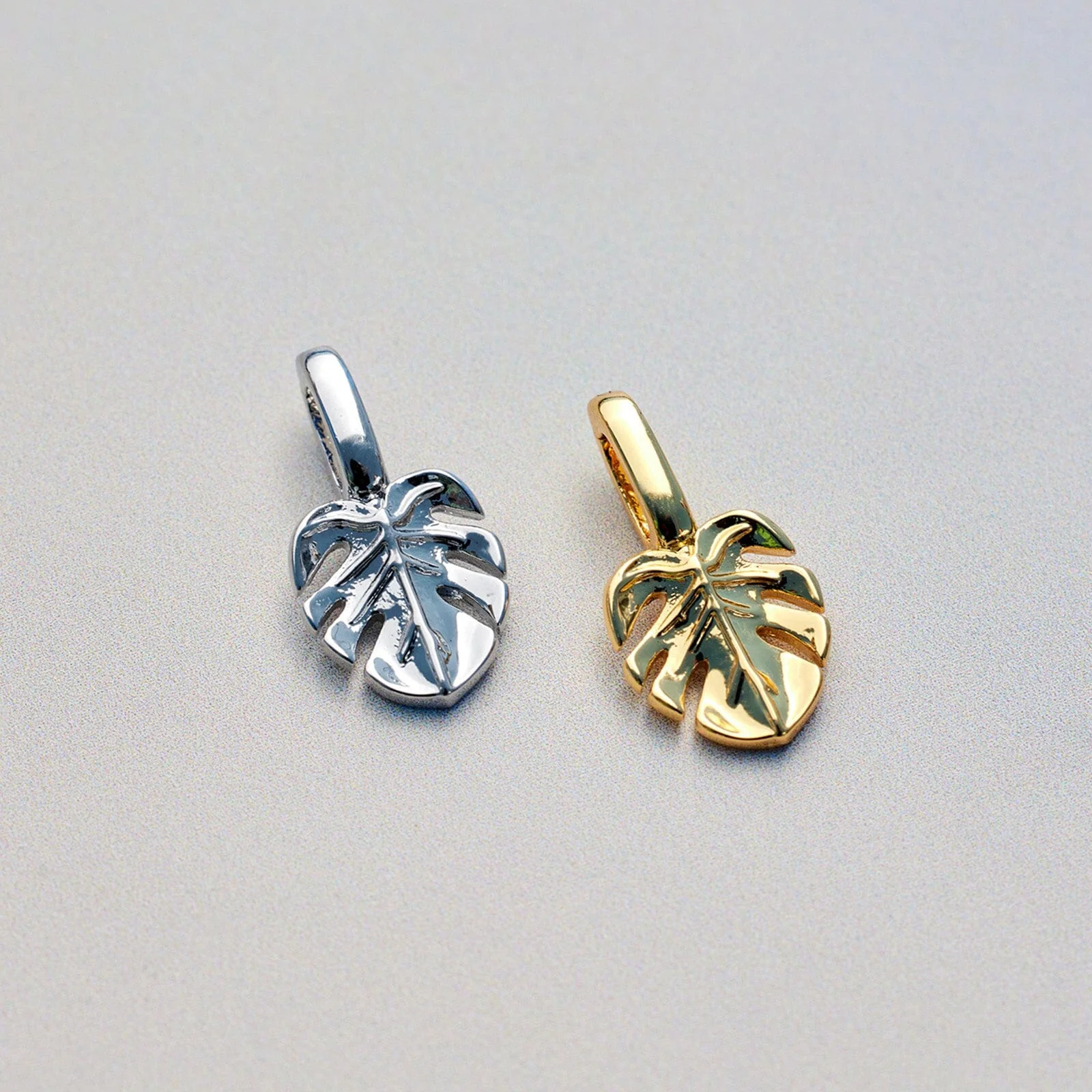 533-harper-charity-monstera-charm-6.webp Harper Charity Monstera Charm